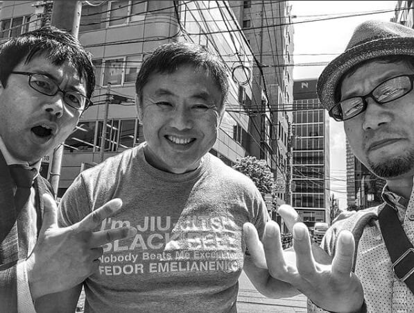 真ん中・平野洋一氏