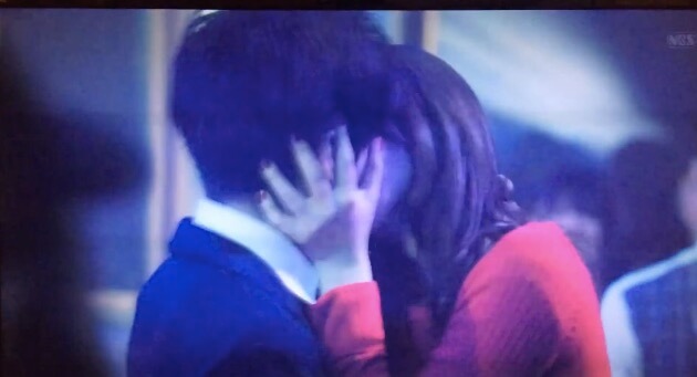 村上虹郎と池田エライザのキスシーン