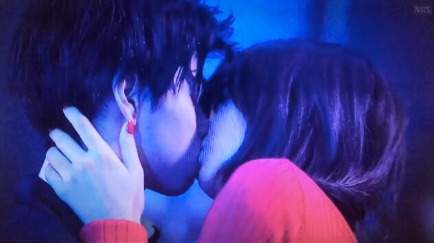 村上虹郎と池田エライザのキスシーン