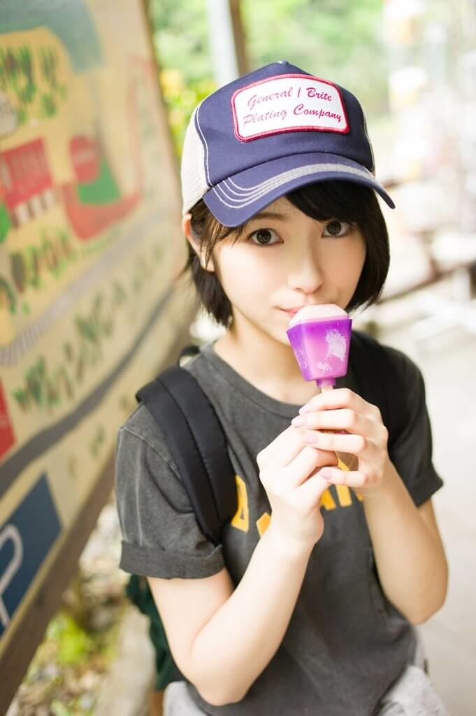 浜辺美波の写真集画像