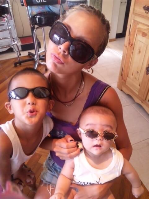 画像あり 土屋アンナの子供の名前と顔写真は 息子３人 父親が全部違う と驚きの声